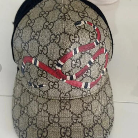 Authentic Gucci Cap with Box – Red Serpent Design – Excellent Condition - Picture 1 of 6